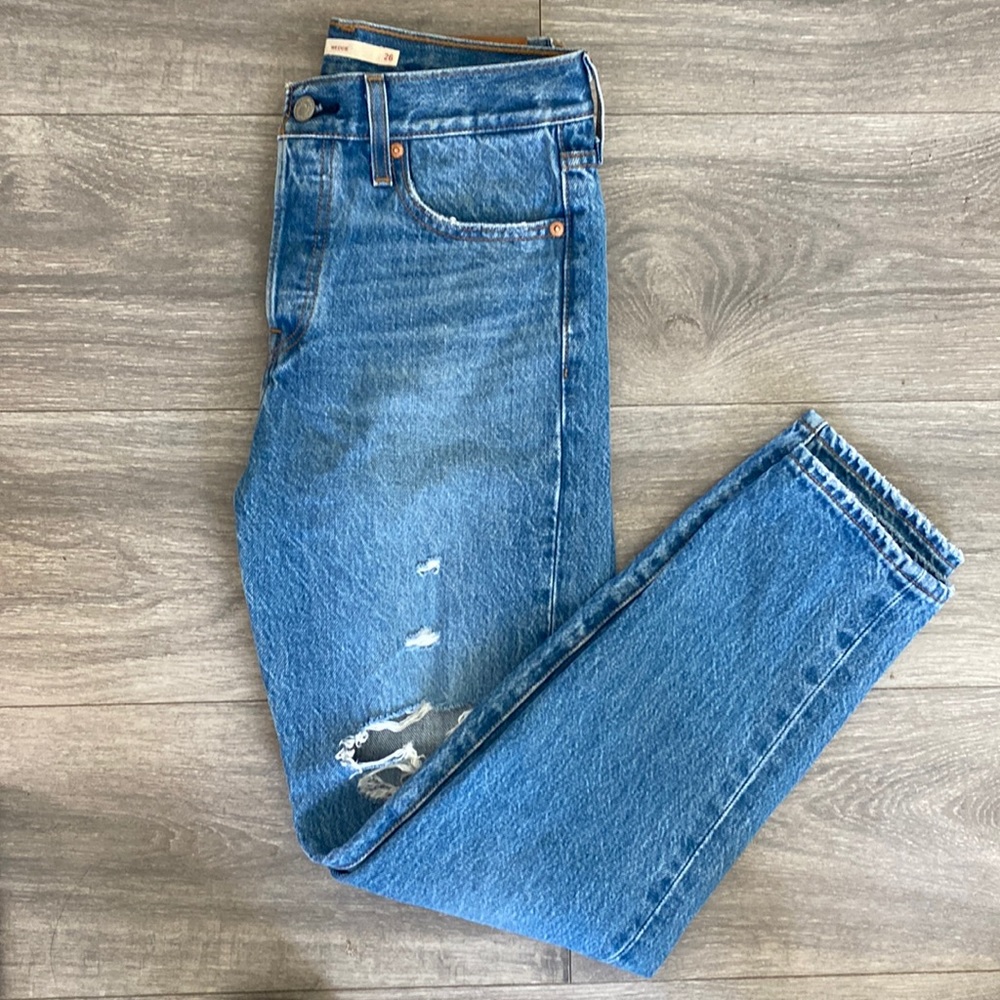 Levi’s Wedgie Distressed Straight Cut Jean